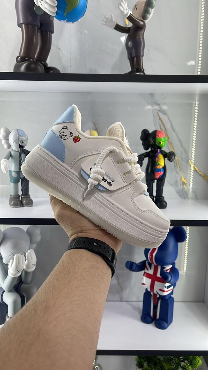 👉 Zapatillas para niña y mujer, cosidas con los mejores materiales y acabados.