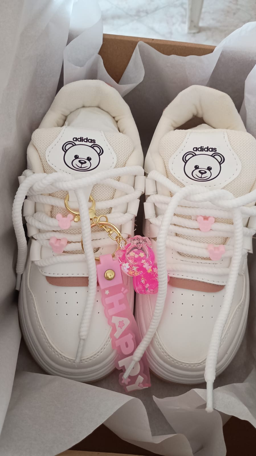 👉 Zapatillas para niña y mujer, cosidas con los mejores materiales y acabados.