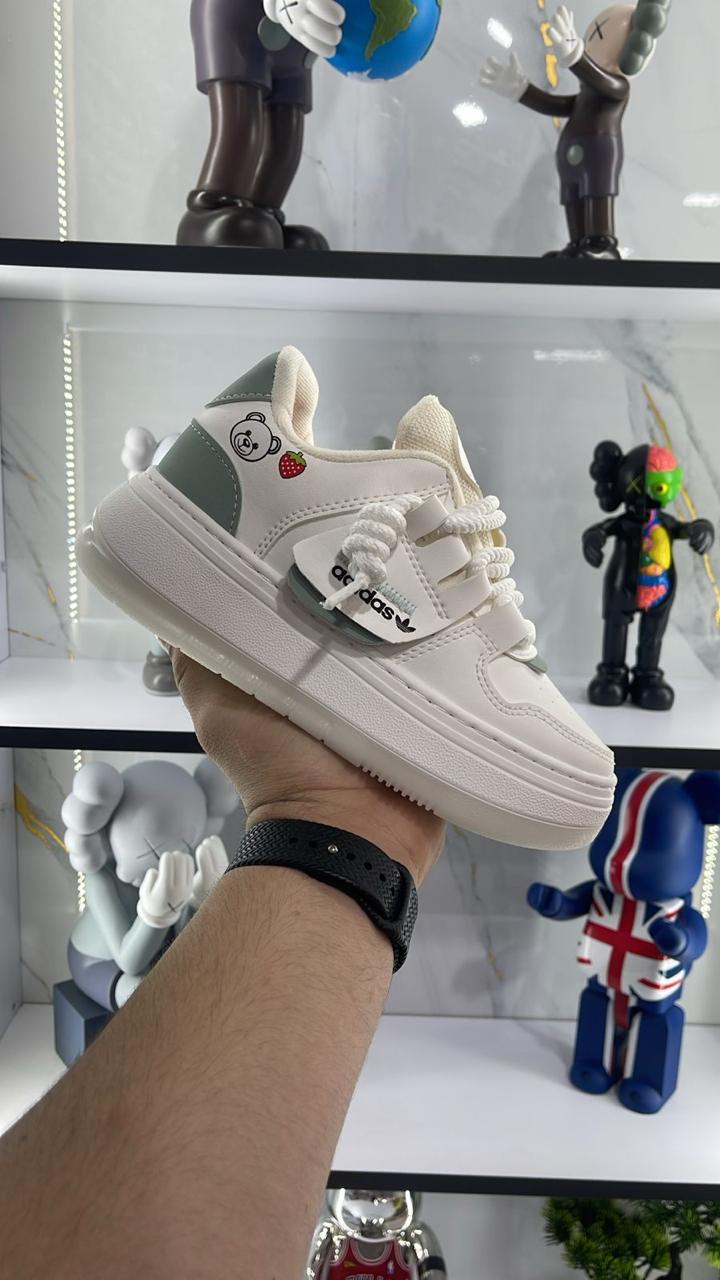 👉 Zapatillas para niña y mujer, cosidas con los mejores materiales y acabados.