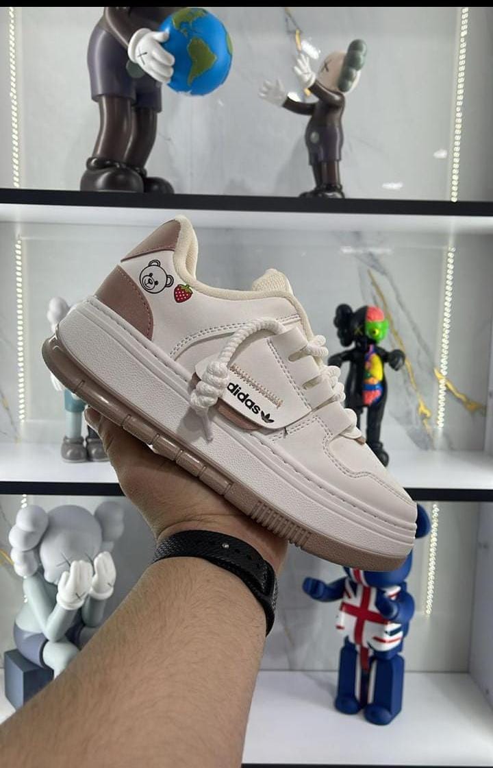 👉 Zapatillas para niña y mujer, cosidas con los mejores materiales y acabados.